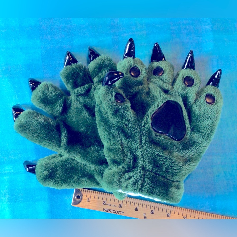 Furry paws!
